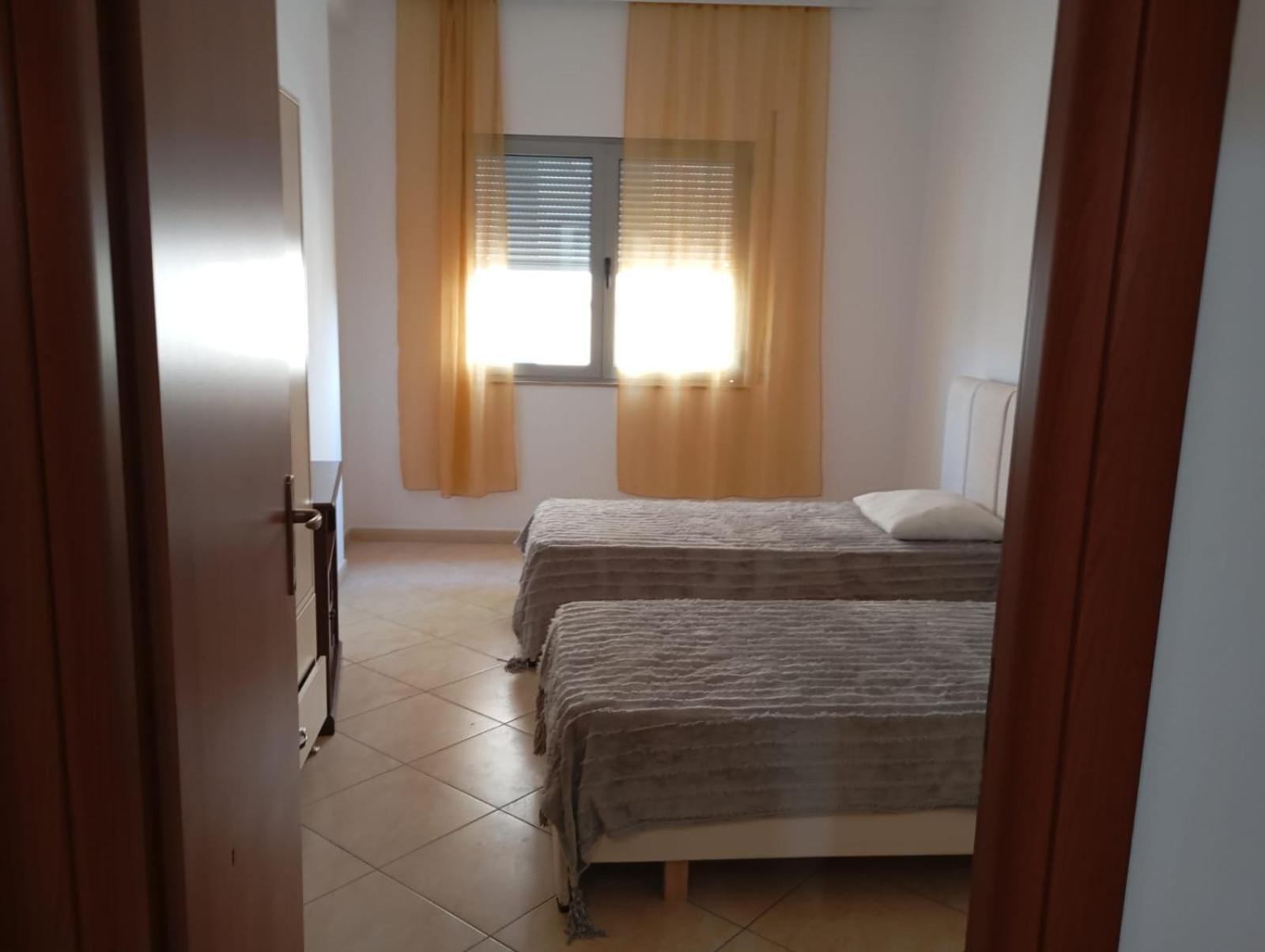 Royal 3 Hostel Тирана Екстериор снимка