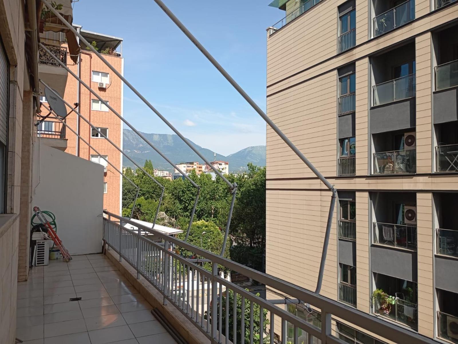Royal 3 Hostel Тирана Екстериор снимка