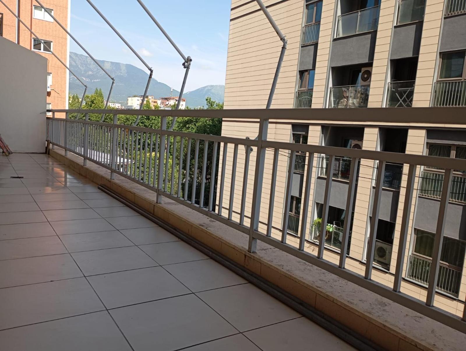 Royal 3 Hostel Тирана Екстериор снимка