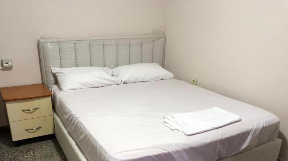 Royal 3 Hostel Тирана Екстериор снимка