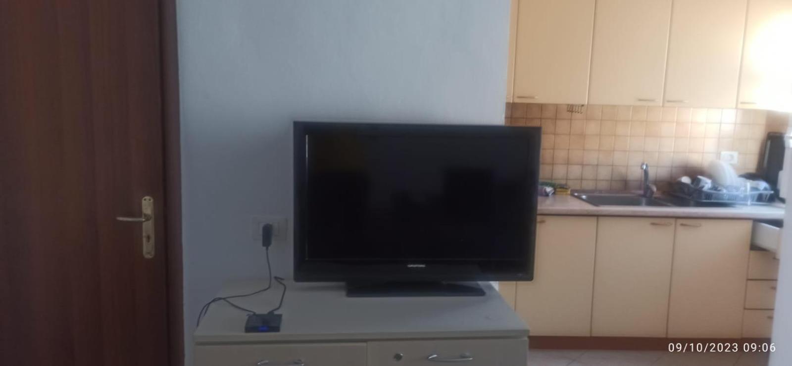 Royal 3 Hostel Тирана Екстериор снимка