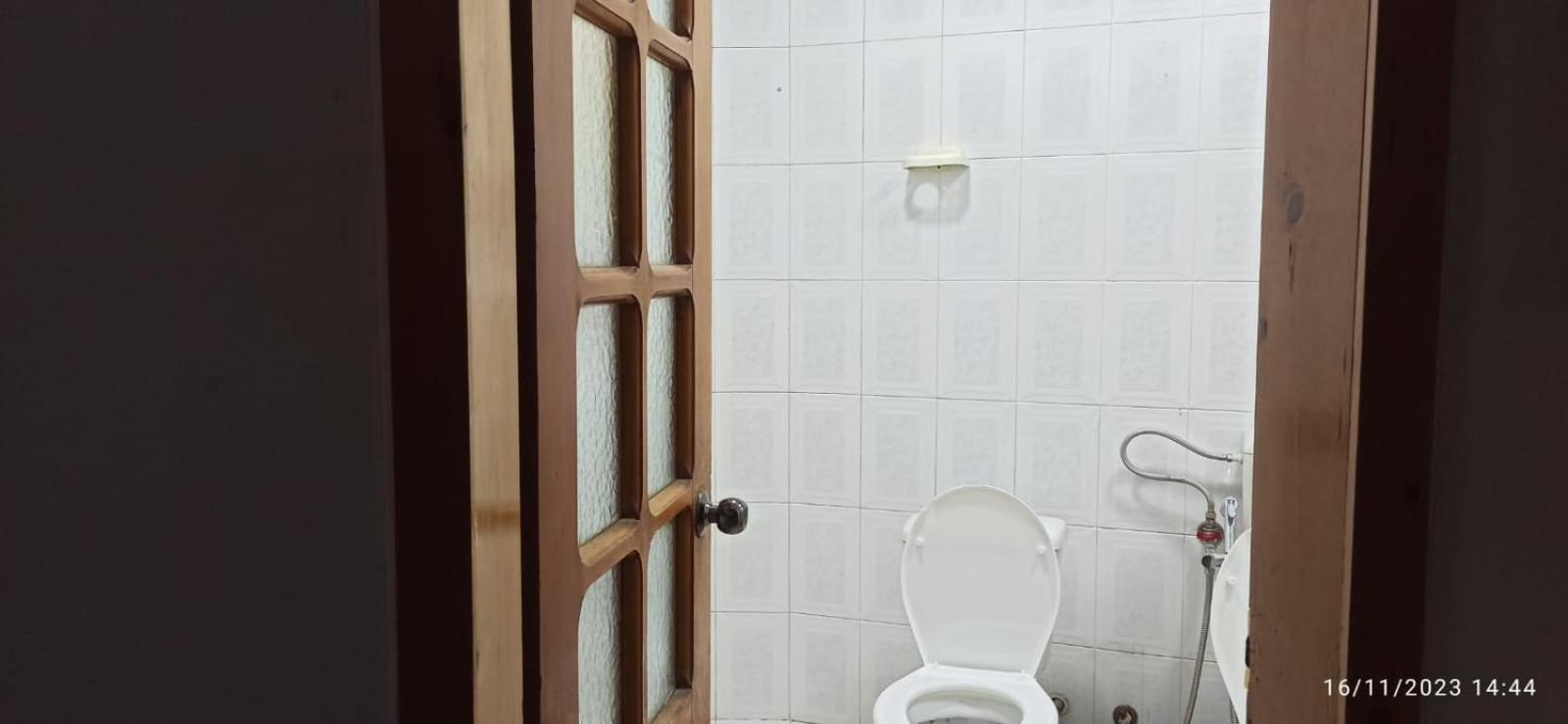 Royal 3 Hostel Тирана Екстериор снимка